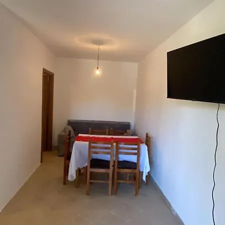 Golem Holiday Home Apartamento *